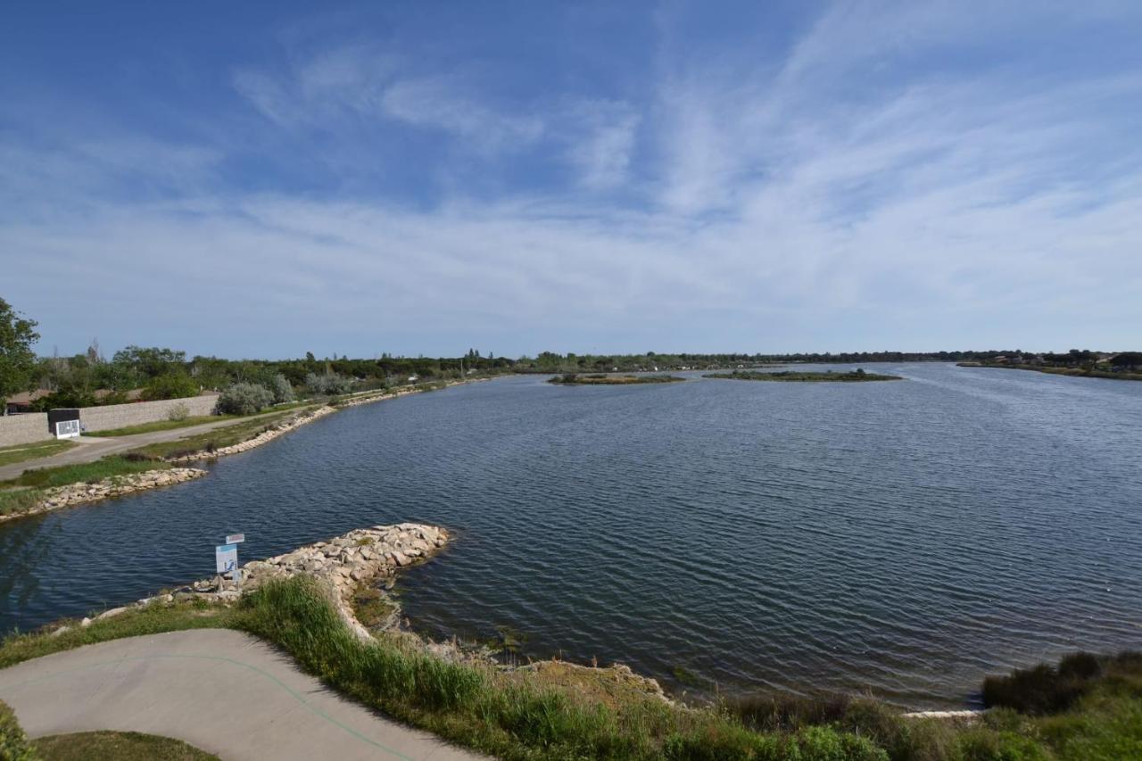 SUR LES RIVES du LAC Le Grau-du-Roi Extérieur photo